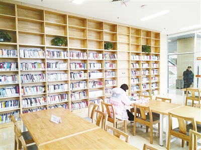自助图书馆 最晚22点关门-漯河日报晚报版